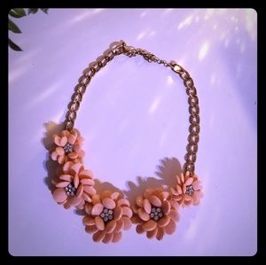 🤑 Statement necklace, flowers faux gold